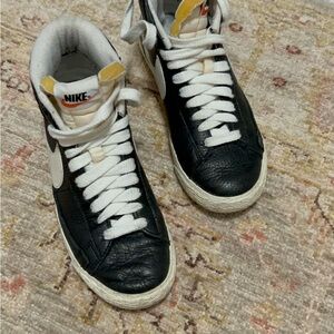 Nike leather sneaker